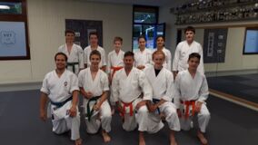 Foto einer TSV Karate-Gruppe im TSV Treffpunkt